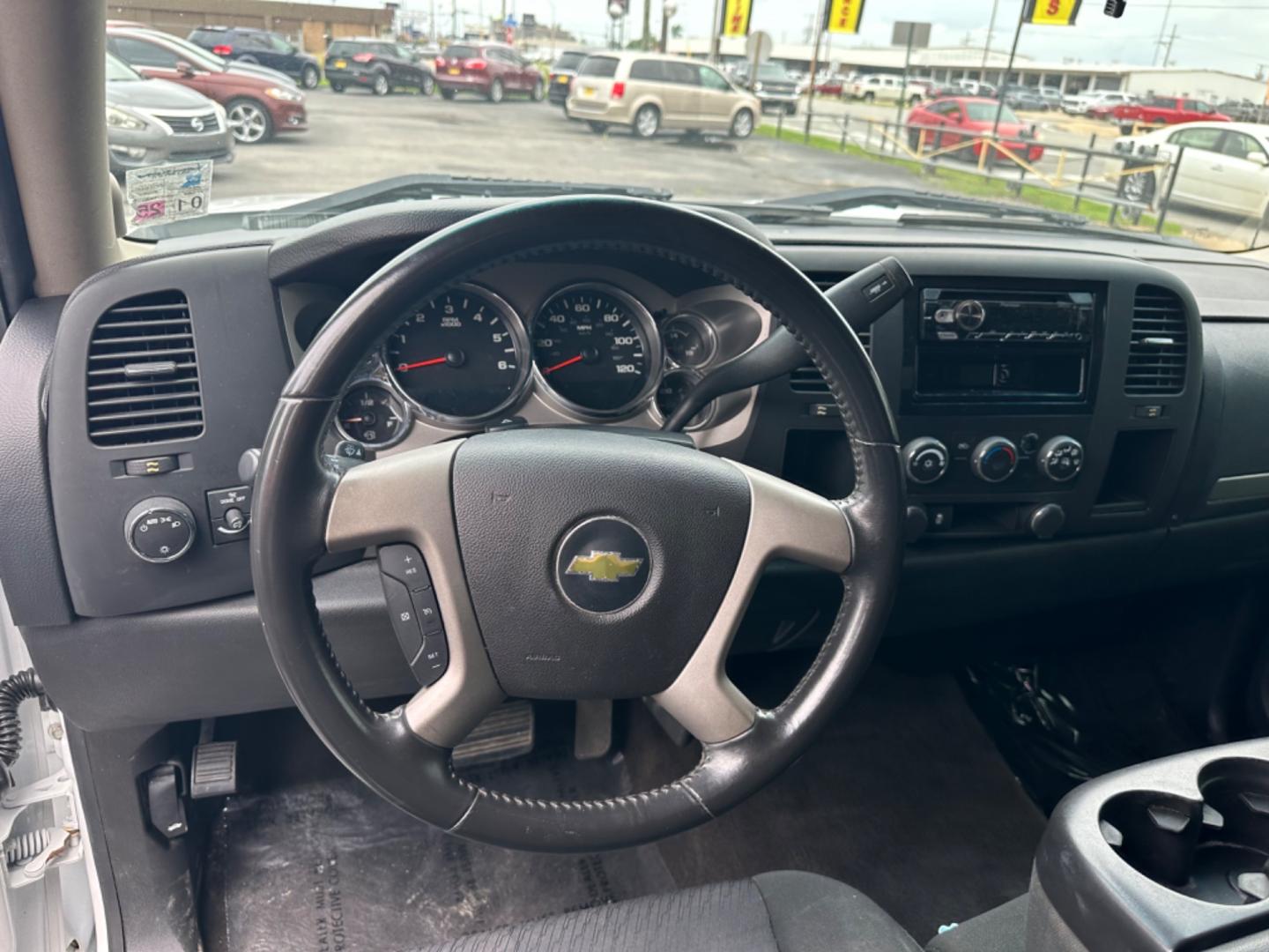 2013 Chevrolet Silverado 1500 (3GCPCSEA5DG) , located at 419 N 18th St., Monroe, LA, 71201, (318) 410-9250, 32.514370, -92.105133 - Photo#2